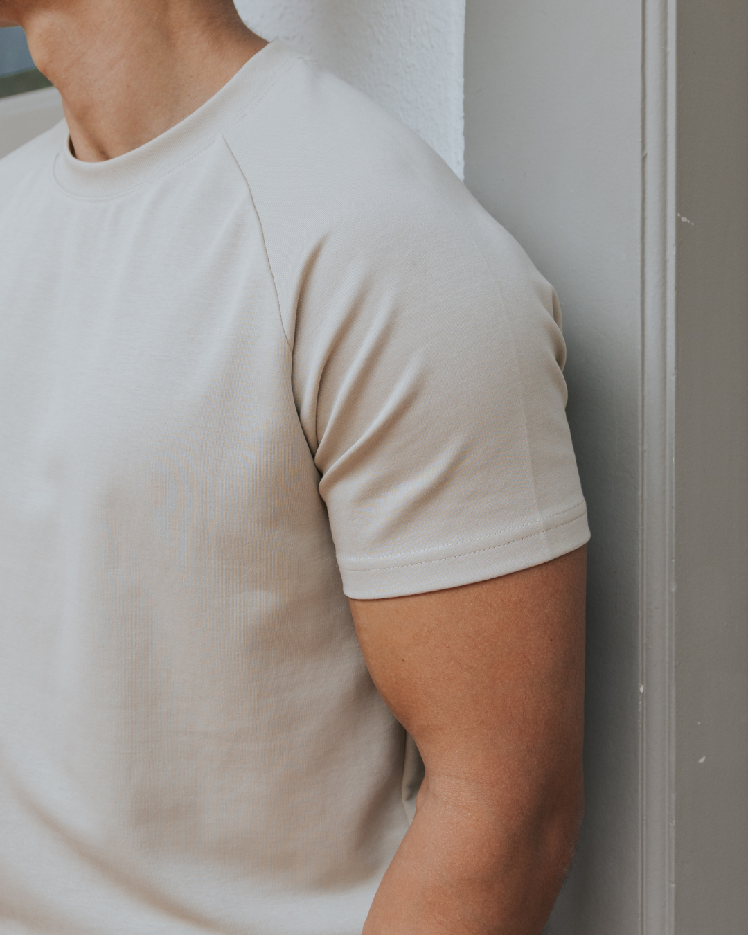 Raglan T-Shirt for Short(er) Men | Athletic Comfort For All Shoulder Types